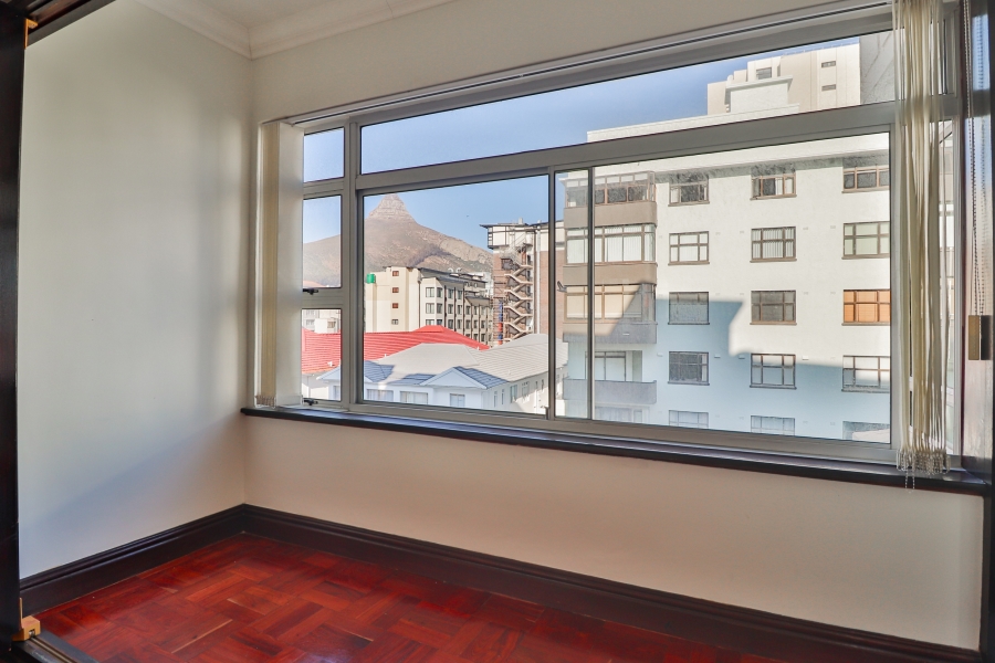 2 Bedroom Property for Sale in Sea Point Western Cape